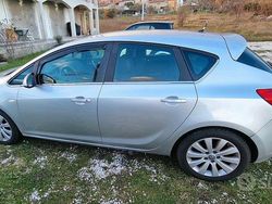 Grigio Usata 2011 Opel Astra Tre volumi | 3400 € (Buon prezzo)