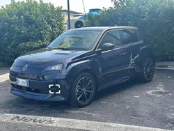 Blu/azzurro Nuova 2024 Renault R5 Iconic Due volumi | 29.800 €