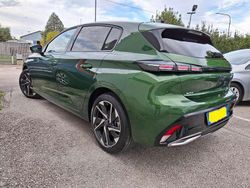 Verde Usata 2023 Peugeot 308 Allure Tre volumi | 26.500 € (Buon prezzo)