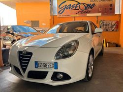 Bianco Usata 2015 Alfa Romeo Giulietta Distinctive Tre volumi | 9400 € (Buon prezzo)