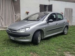 Grigio Usata 2001 Peugeot 206 Tre volumi | 3000 € (Buon prezzo)