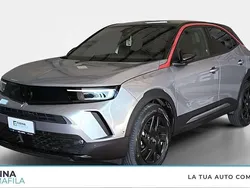 Grigio chiaro/tetto nero Usata 2023 Opel Mokka GS Line SUV | 17.900 € (Buon prezzo)