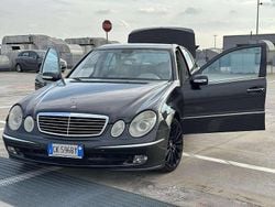 Usata 2004 Mercedes E270 Avantgarde Tre volumi | 2500 € (Ottimo prezzo)