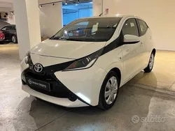 Bianco Usata 2017 Toyota Aygo X-wave Due volumi | 7900 € (Buon prezzo)