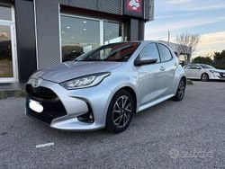 Grigio Usata 2020 Toyota Yaris Tre volumi | 13.900 € (Buon prezzo)