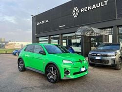 Verde pop! metallizzato Nuova 2025 Renault 5 E-Tech Urban Tre volumi | 24.900 € (Ottimo prezzo)