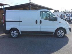Bianco Usata 2012 Renault Trafic Monovolume | 6950 € (Ottimo prezzo)