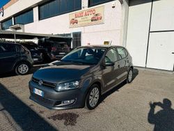Grigio Usata 2011 VW Polo Comfortline Tre volumi | 5999 € (Buon prezzo)