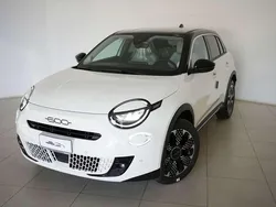 Bianco+tetto nero Nuova 2025 Fiat 600 La Prima SUV | 25.490 €