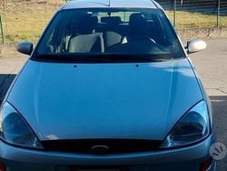 Grigio Usata 2001 Ford Focus Tre volumi | 1000 €