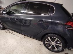 Blu Usata 2017 Peugeot 208 Allure Due volumi | 7499 € (Buon prezzo)
