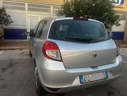 Grigio Usata 2009 Renault Clio II Tre volumi | 3000 € (Buon prezzo)