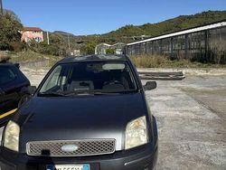 Usata 2004 Ford Fusion Collection Monovolume | 1200 € (Buon prezzo)