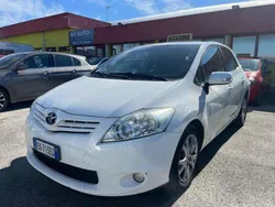 Bianco Usata 2011 Toyota Auris Active Tre volumi | 6800 € (Buon prezzo)