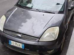 Blu Usata 2004 Ford Fiesta Tre volumi | 899 € (Ottimo prezzo)