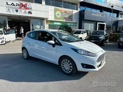 Bianco Usata 2015 Ford Fiesta Business Edition Due volumi | 9700 € (Molto cara)