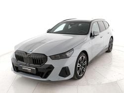 Grigio metall. Usata 2025 BMW 520 M Sport Station wagon | 68.000 € (Molto cara)