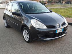 Grigio Usata 2007 Renault Clio II Luxe Tre volumi | 3000 € (Buon prezzo)