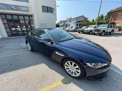 Blu/azzurro Usata 2016 Jaguar XE Pure Tre volumi | 14.900 € (Buon prezzo)