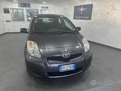 Grigio Usata 2010 Toyota Yaris Sol Tre volumi | 4200 € (Buon prezzo)