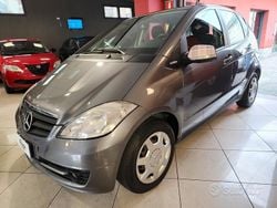 Grigio Usata 2010 Mercedes A160 Tre volumi | 4600 € (Buon prezzo)