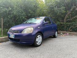 Usata 1999 Toyota Yaris Tre volumi | 1350 € (Buon prezzo)