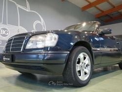 Blu/azzurro Usata 1995 Mercedes E200 Cabrio | 17.000 €