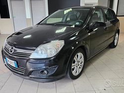 Nero Usata 2008 Opel Astra Cosmo Tre volumi | 2499 € (Buon prezzo)
