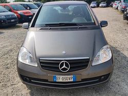 Grigio Usata 2011 Mercedes A180 Elegance Tre volumi | 3800 € (Molto cara)