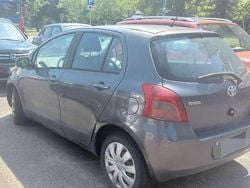 Usata 2008 Toyota Yaris Luna Tre volumi | 4900 € (Cara)