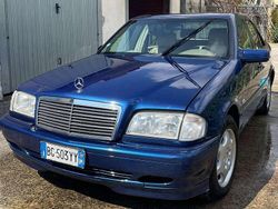 Blu/azzurro Usata 1999 Mercedes C200 Elegance Tre volumi | 4500 € (Buon prezzo)