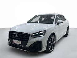 Bianco ghiacciaio metallizzato Usata 2021 Audi Q2 Ambiente SUV | 24.700 € (Buon prezzo)