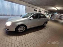 Grigio Usata 2009 VW Jetta Comfortline Tre volumi | 4500 €