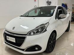 Bianco Usata 2016 Peugeot 208 Allure Due volumi | 5900 € (Buon prezzo)