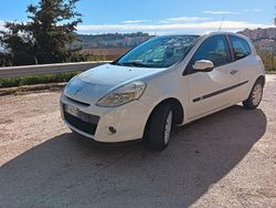 Bianco Usata 2011 Renault Clio II Due volumi | 2200 € (Super prezzo)