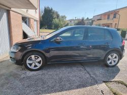 Blu Usata 2014 VW Golf VII Highline Tre volumi | 12.000 € (Molto cara)