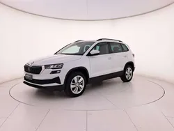 Bianco luna metallizzato Usata 2024 Skoda Karoq Executive SUV | 28.200 € (Buon prezzo)