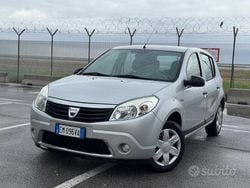 Grigio Usata 2012 Dacia Sandero Tre volumi | 3299 € (Ottimo prezzo)