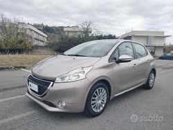 Nero Usata 2012 Peugeot 208 Active Due volumi | 6490 € (Buon prezzo)