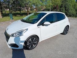 Usata 2019 Peugeot 208 Signature Sky Due volumi | 11.900 € (Molto cara)
