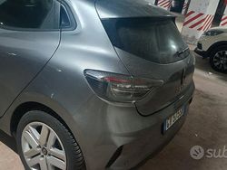 Grigio Usata 2024 Renault Clio V Evolution Due volumi | 14.000 € (Ottimo prezzo)