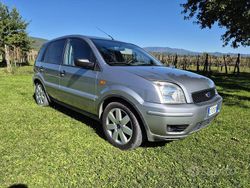 Grigio Usata 2003 Ford Fusion Tre volumi | 2500 € (Buon prezzo)