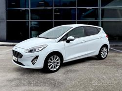 Viola Usata 2018 Ford Fiesta Titanium Tre volumi | 8950 € (Buon prezzo)