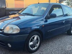 Blu Usata 1999 Renault Clio Coupé | 2900 €