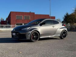 Grigio Usata 2024 Toyota Yaris Tre volumi | 53.890 € (Buon prezzo)