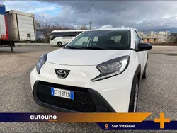 Bianco Usata 2024 Toyota Aygo Active Due volumi | 13.700 € (Buon prezzo)