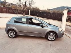 Grigio Usata 2011 Fiat Grande Punto Emotion Due volumi | 4000 € (Buon prezzo)