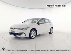 Pure white Usata 2022 VW Golf VIII Life Tre volumi | 17.900 € (Ottimo prezzo)