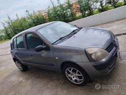 Verde Usata 2003 Renault Clio II Tre volumi | 800 € (Buon prezzo)