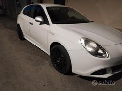 Bianco Usata 2011 Alfa Romeo Giulietta Due volumi | 6500 €